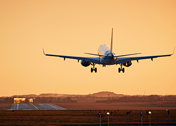 Avion au décollage - ESG Tourisme